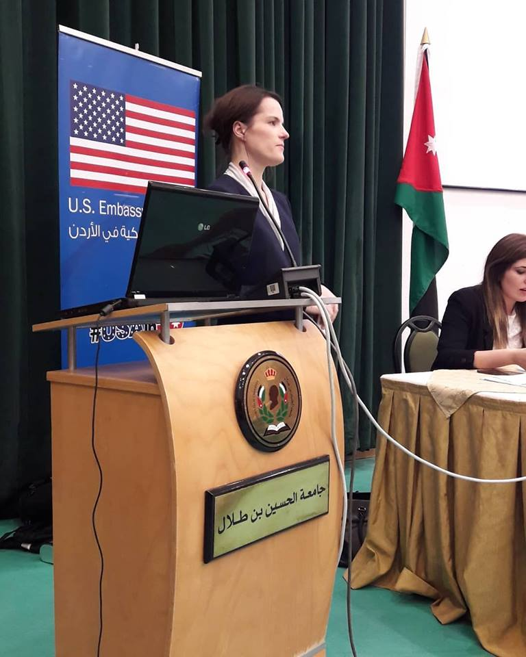 التعريف بمنح فولبرايت بتقديم من السفارة الأمريكية في عمان.